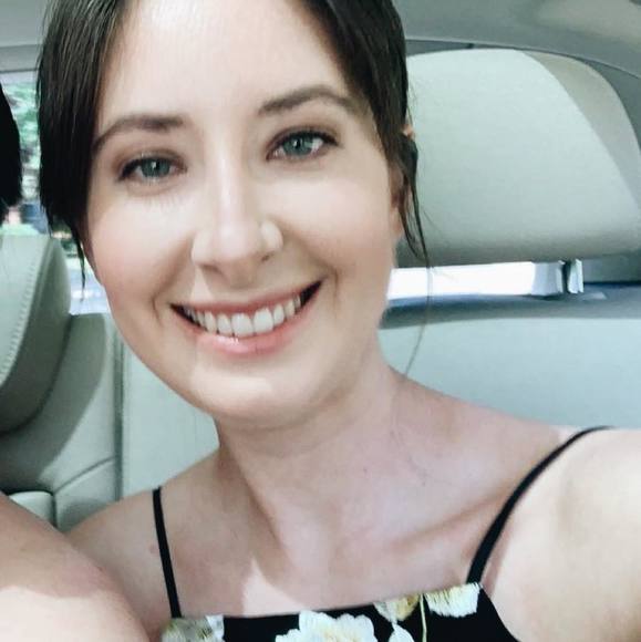 Meet your Posher, Laura - Picture 1 of 1